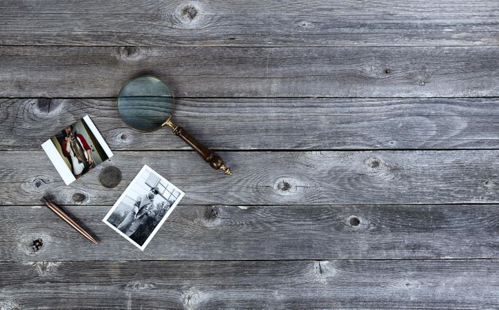 Old photos plus antique objects on wooden desktop