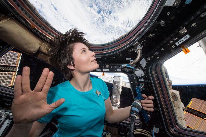 Samantha Cristoforetti honors Leonard Nimoy on ISS shows Vulcan hand sign