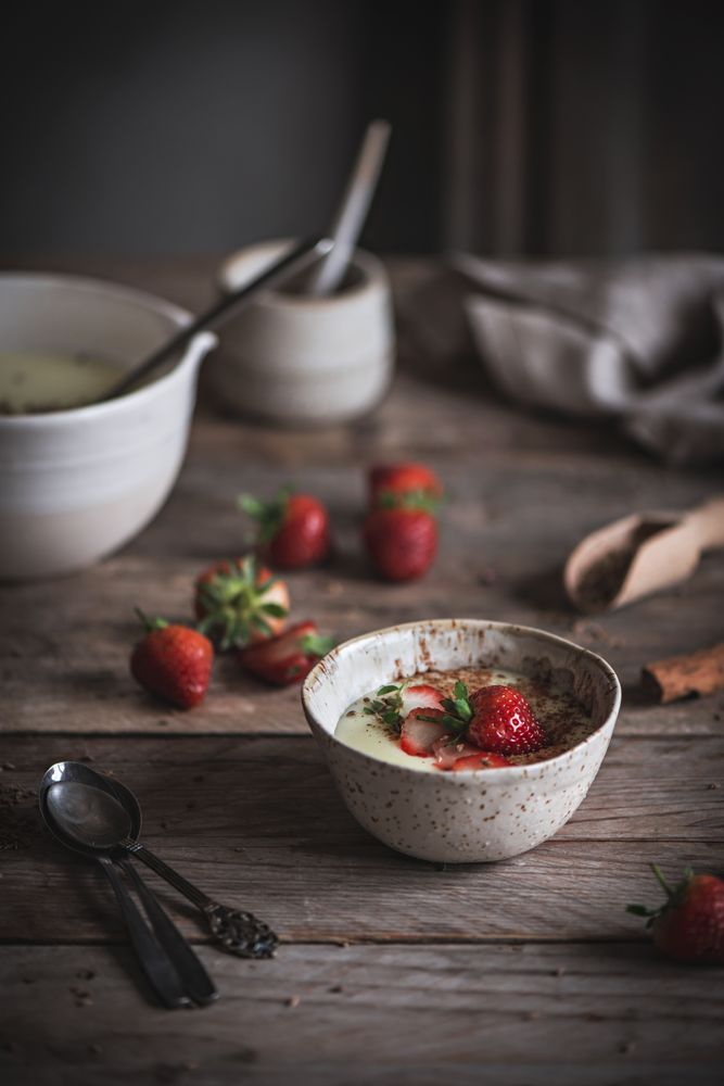 Strawberry porridge in bowl on table
