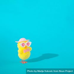 Cute yellow chick in pink sunglasses and hat 5pzyOb