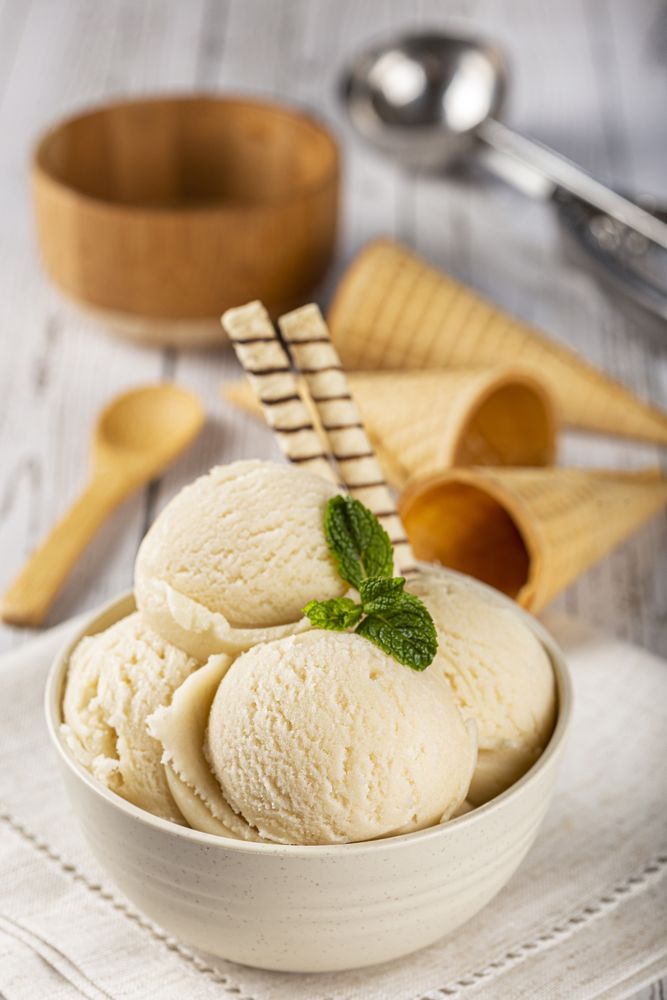 Bowl with vanilla ice cream balls.