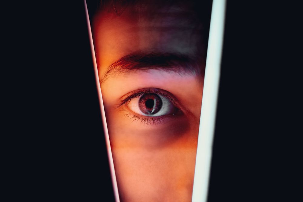 Man showing an eye