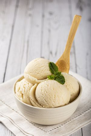 Bowl with vanilla ice cream balls.
