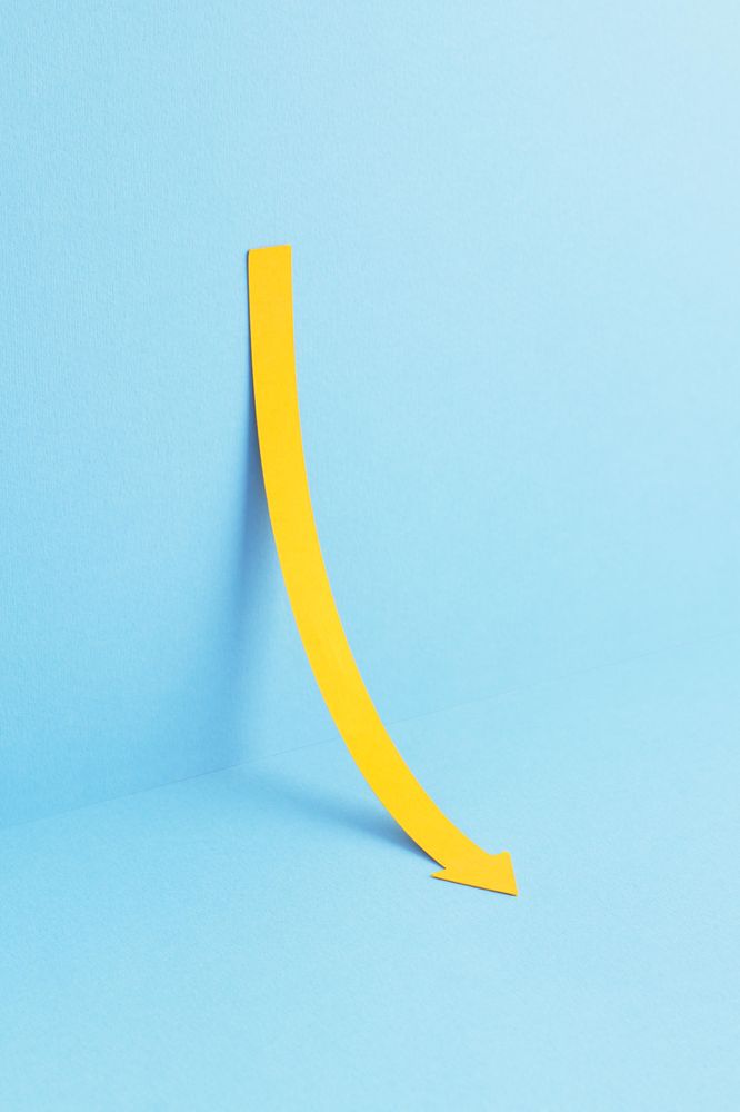 Yellow arrow pointing down while leaning on the wall