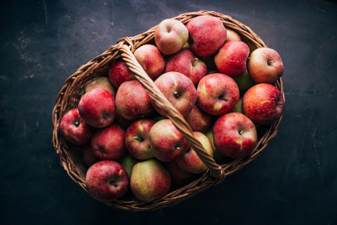 Fresh red apples