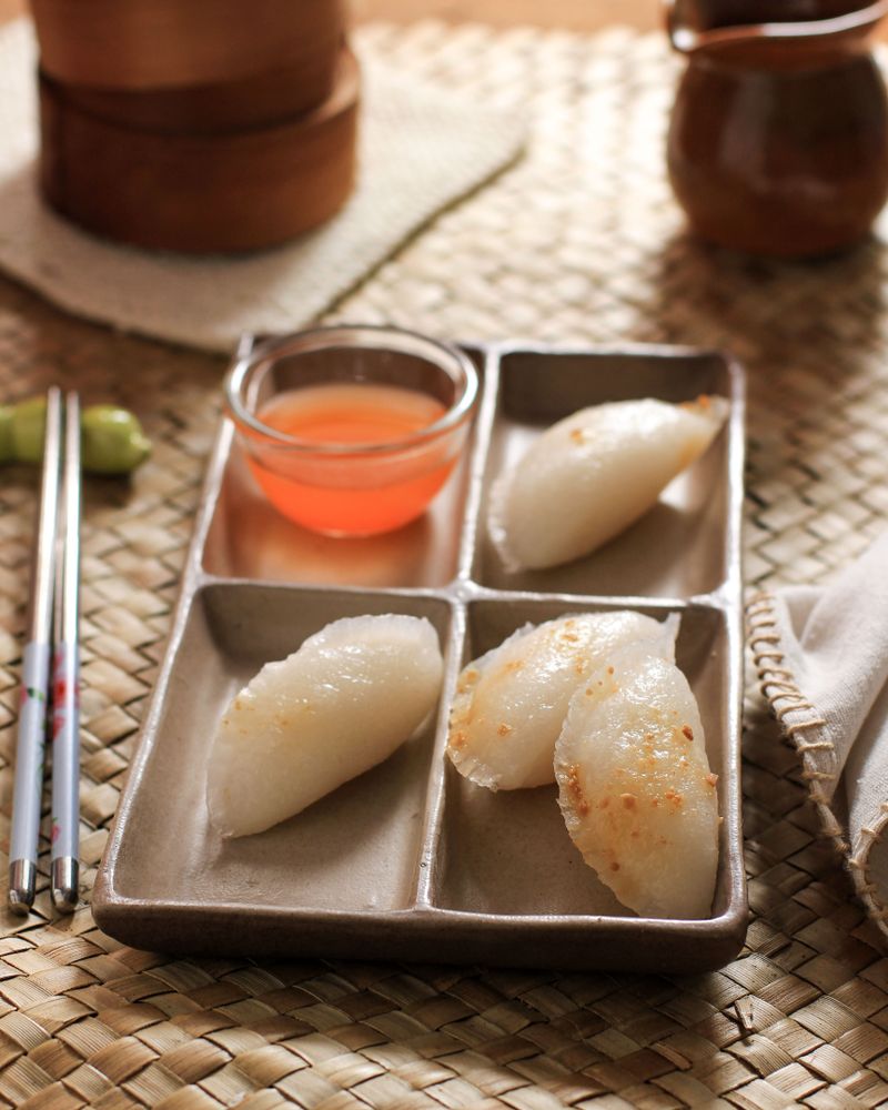 Rice Flour, Filled with Sweet Potato and Taro, Served with Sweet and Sour Sauce