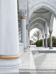 Outdoor space of marble mosque 0Je7Kb