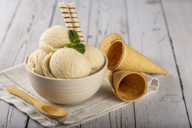 Bowl with vanilla ice cream balls.