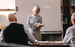 Older female professor teaching in classroom 5QV6E4