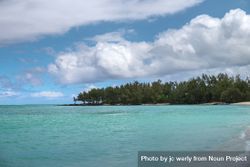 Tropical beach with beautiful water and clouds 4ZBy34