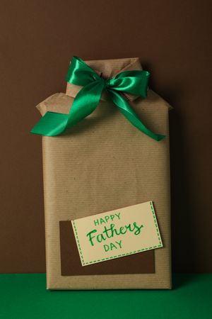 Gift wrapping for Father's Day, on a green background.