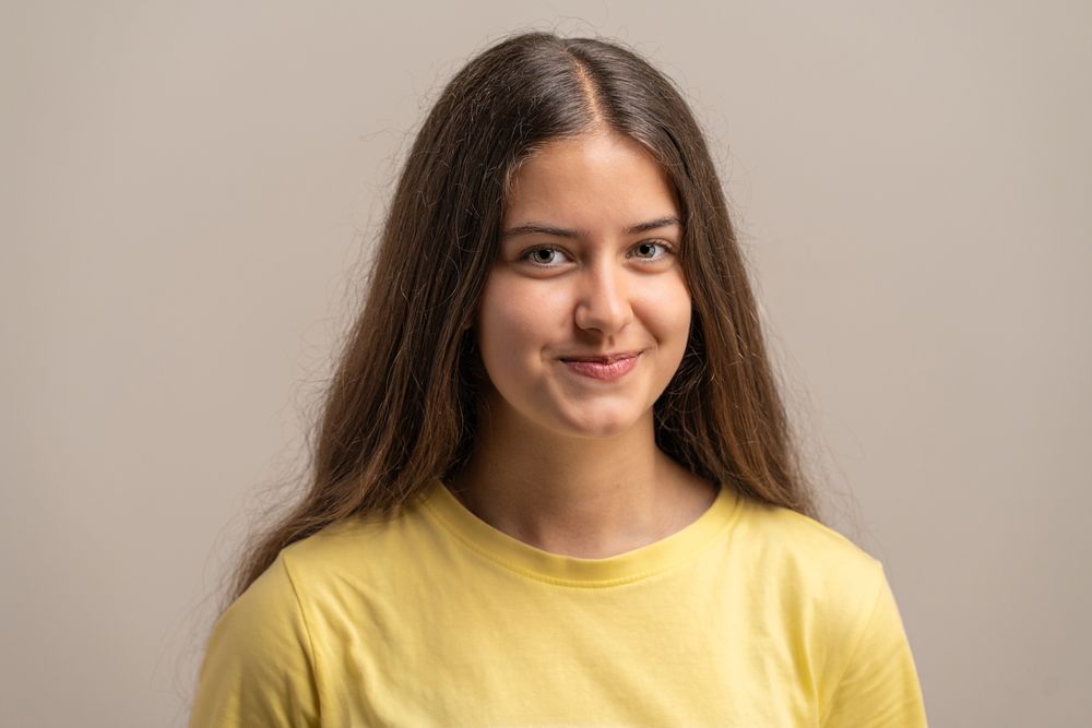 Natural close-up portrait of a friendly and authentic teenage girl.