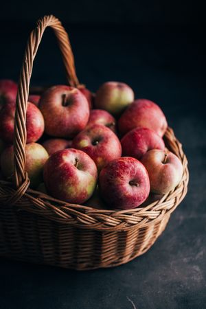 Fresh red apples