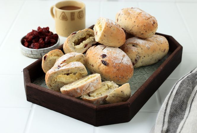 Roti Macan, Cranberry Cheese Sourdough Bread