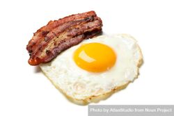 Fried egg on toast with bacon 5pwNx0