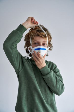 Child putting on medical respirator