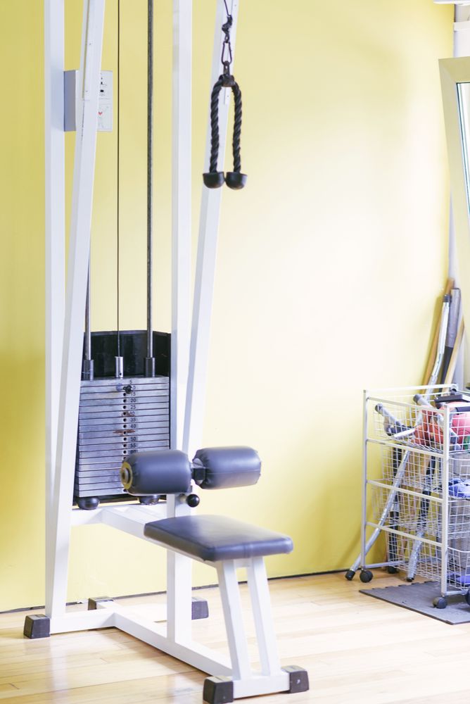 Picture of pull down machine with tricep rope in gym