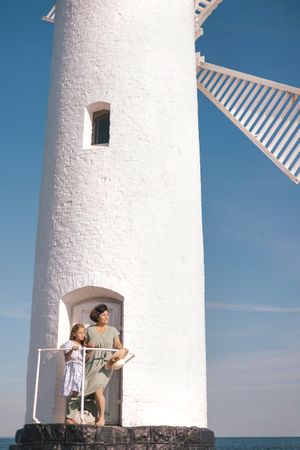Lighthouse moment with mother and daughter