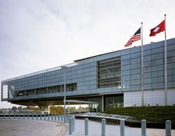 Glass exterior of the William J. Clinton Presidential Library v4mZ7b