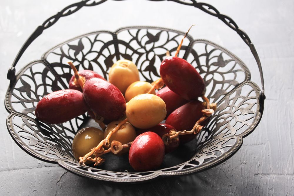 Red and Yellow Raw Dates Fruit or Kurma Muda (Ruthob)