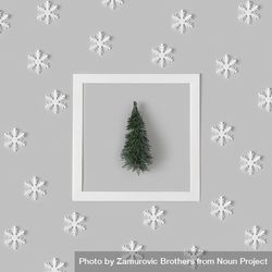 Holiday pattern with tree and snowflakes on gray background 5opq94
