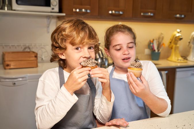 Children eating dessert in kitchen