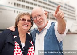 Older Couple On Shore in Front of Cruise Ship 5oDkmg