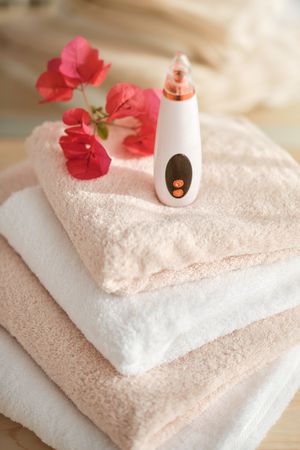 Vacuum acne cleaner on towels with flowers