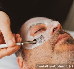 Man getting facial treatment 4AoMN0