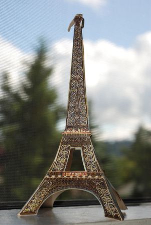Eiffel Tower paper decoration