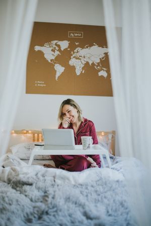 Woman sitting in bed with tablet