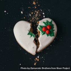 Heart shaped Christmas cookie, broken in half 5nkaQ4