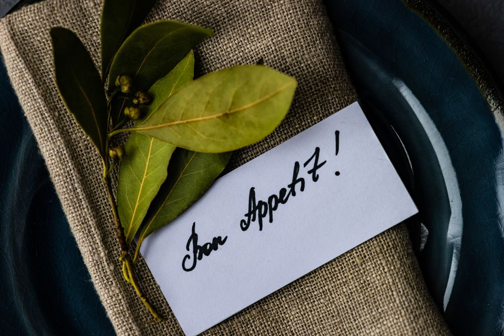 Bon appetit note on napkin with bay leaf