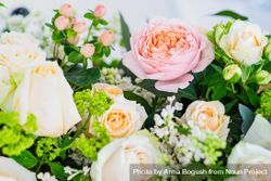 Close up of pastel wedding floral arrangement 4MGGBa