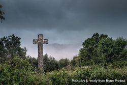Cross tombstone on overcast day 5pYjN4