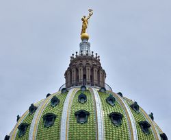 The gilded brass “Commonwealth” atop the state capital, Harrisburg, Pennsylvania B5QNe4
