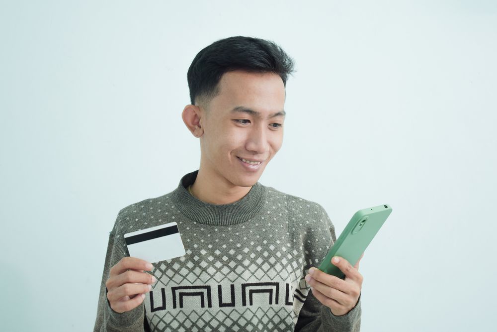 Businessman wear suit with t-shirt with blank credit card in studio shoot