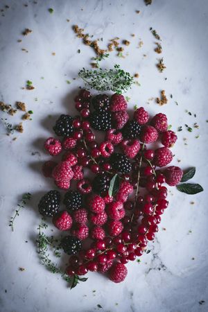 Lime pie with berries