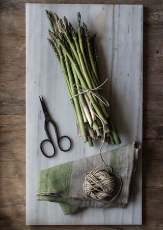Arrangement of twine and asparagus on board