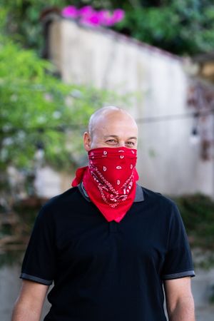 Man with red bandana over mouth and nose for Covid prevention