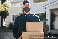 Delivery man with face mask delivering parcel boxes 42dzd0
