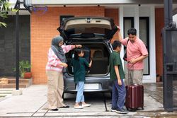 Muslim Family Travel Back to their Hometowns by Car to Celebrate Eid al Fitr