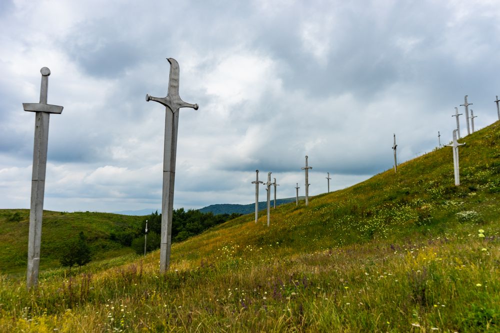 Swords in Caucasus commemorating Didgori battle