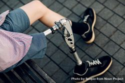 Cropped image of young man with prosthetic leg 4NlVr0