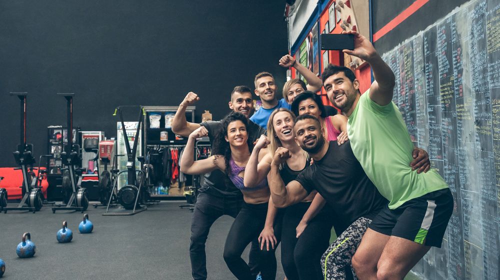 Athletes taking a selfie with the mobile in the gym