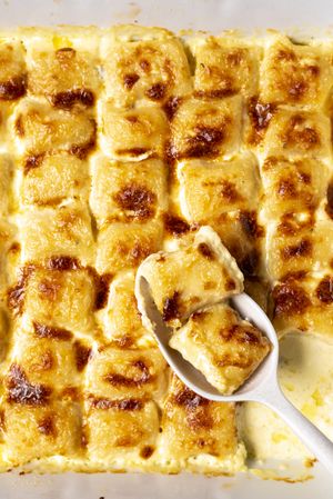 Oven-fresh and crispy cheese gnocchi