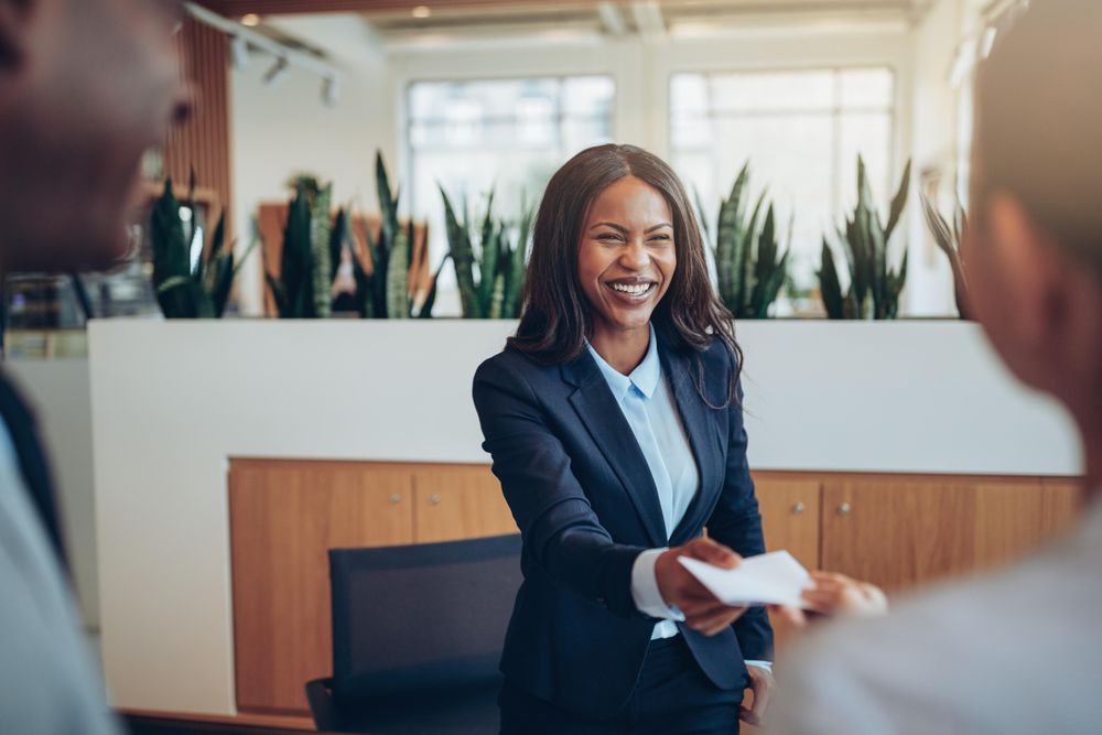 Woman giving note to someone at the front desk