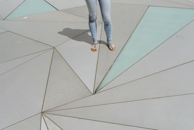 Crop legs on geometric ornament
