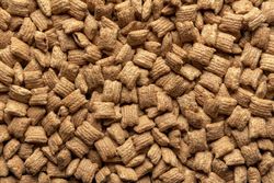 Pillow cereals filled with chocolate