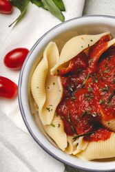 Big pasta shells cooked with tomato sauce